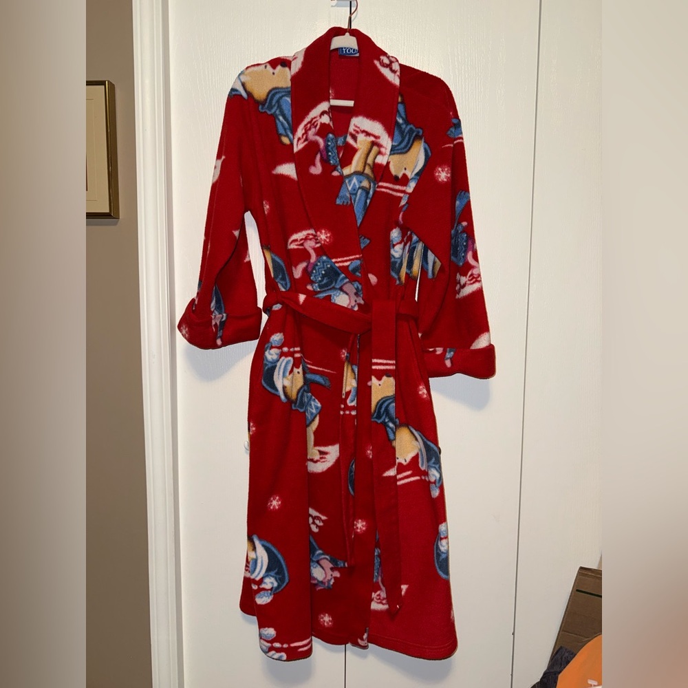 Pooh Vintage Winter Scene Fleece Robe